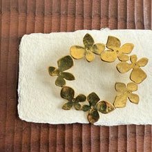 Load image into Gallery viewer, Brass flower wreath brooch