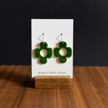 Load image into Gallery viewer, flower pop earrings