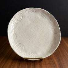 Load image into Gallery viewer, Jennifer Orland Australian botanical plate