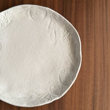 Load image into Gallery viewer, Jennifer Orland Australian botanical plate