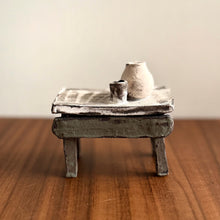 Load image into Gallery viewer, illy's wall vase table