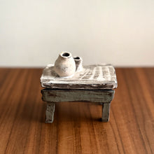 Load image into Gallery viewer, illy's wall vase table