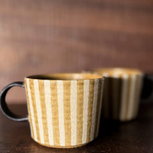 Load image into Gallery viewer, shigaraki mustard striped tea cup (straight sided with handle)
