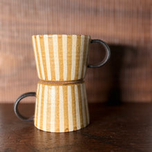 Load image into Gallery viewer, shigaraki mustard striped tea cup (straight sided with handle)
