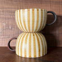 Load image into Gallery viewer, shigaraki mustard striped tea cup (rounded with handle)