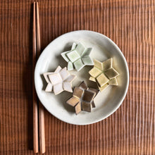 Load image into Gallery viewer, star flower chopstick rests