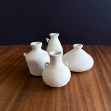 Load image into Gallery viewer, mashiko bud vases - white