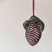 Load image into Gallery viewer, Pine cone ornament
