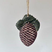 Load image into Gallery viewer, Pine cone ornament
