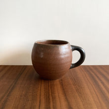 Load image into Gallery viewer, porcelain curve mug - brown