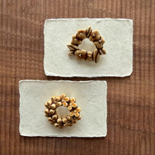 Load image into Gallery viewer, ceramic wreath brooches - brown