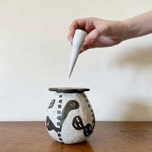 Load image into Gallery viewer, masae mitoma sculptural vase 1 - flower