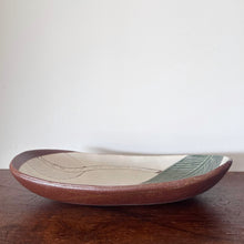 Load image into Gallery viewer, Momoko Otani OM4 - banana leaf boat dish large