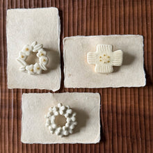 Load image into Gallery viewer, ceramic florette brooches