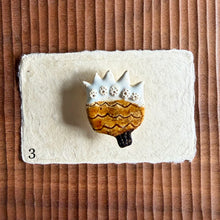 Load image into Gallery viewer, ceramic flora brooches