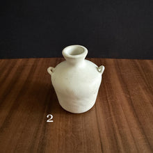 Load image into Gallery viewer, mashiko bud vases - white