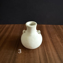 Load image into Gallery viewer, mashiko bud vases - white