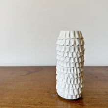 Load image into Gallery viewer, Jennifer Orland frill vase - white
