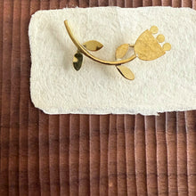 Load image into Gallery viewer, Brass swinging tulip
