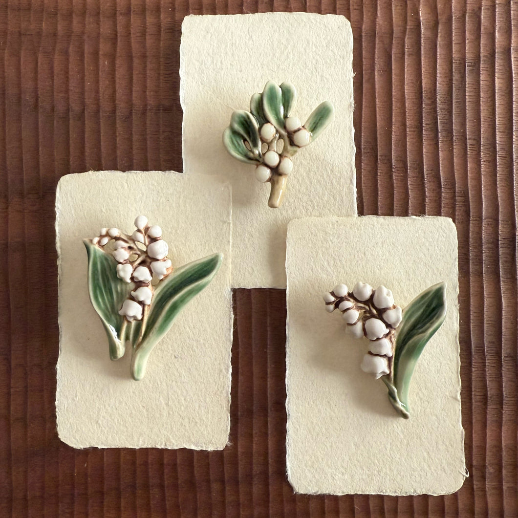 Ceramic lily brooches