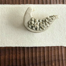 Load image into Gallery viewer, Ceramic bird and flower brooches
