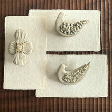 Load image into Gallery viewer, Ceramic bird and flower brooches
