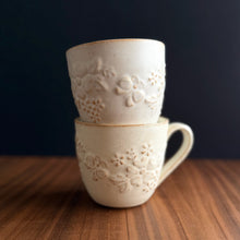 Load image into Gallery viewer, mashiko botanical mug - white
