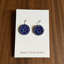 Load image into Gallery viewer, round flower hanging earrings - dark blue
