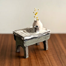 Load image into Gallery viewer, illy's wall vase table
