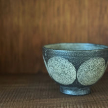 Load image into Gallery viewer, kaname takeguchi small spot bowls - brown/cream
