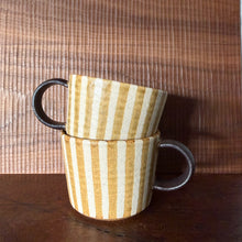Load image into Gallery viewer, shigaraki mustard striped tea cup (straight sided with handle)
