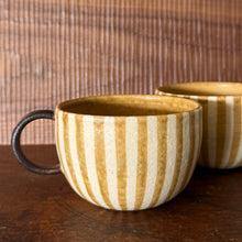 Load image into Gallery viewer, shigaraki mustard striped tea cup (rounded with handle)
