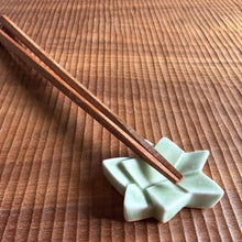 Load image into Gallery viewer, star flower chopstick rests
