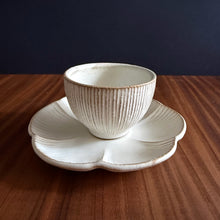 Load image into Gallery viewer, hinageshi flower cup &amp; saucer set - white
