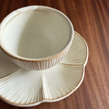Load image into Gallery viewer, hinageshi flower cup &amp; saucer set - white
