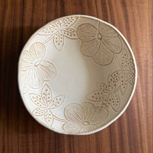 Load image into Gallery viewer, patterned botanical bowl - white
