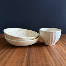 Load image into Gallery viewer, patterned botanical bowl - white
