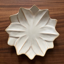 Load image into Gallery viewer, petal plate - white
