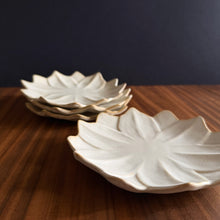 Load image into Gallery viewer, petal plate - white
