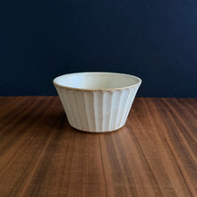 Load image into Gallery viewer, self-stripe donburi bowl - white
