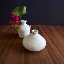 Load image into Gallery viewer, mashiko bud vases - white
