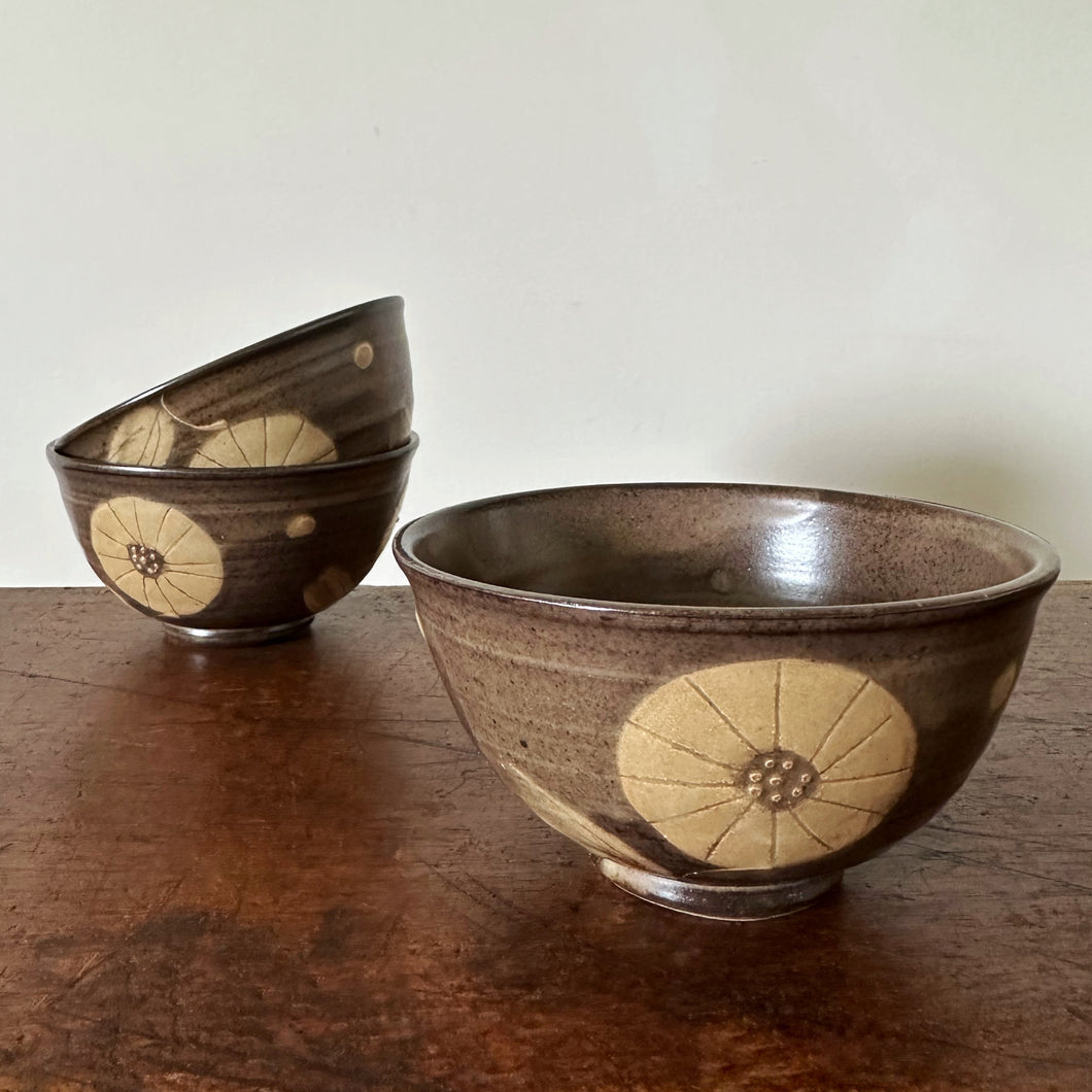 three flower stoneware bowl
