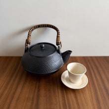 Load image into Gallery viewer, porcelain teapot - black
