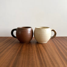 Load image into Gallery viewer, porcelain curve mug - brown

