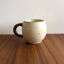 Load image into Gallery viewer, porcelain curve mug - cream
