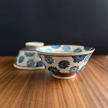 Load image into Gallery viewer, flower pattern ramen bowl - blue
