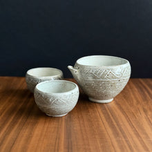 Load image into Gallery viewer, tobikanna carved sake set
