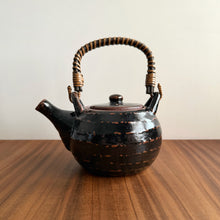 Load image into Gallery viewer, dash teapot - black &amp; brown
