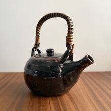 Load image into Gallery viewer, dash teapot - black &amp; brown
