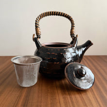 Load image into Gallery viewer, dash teapot - black &amp; brown
